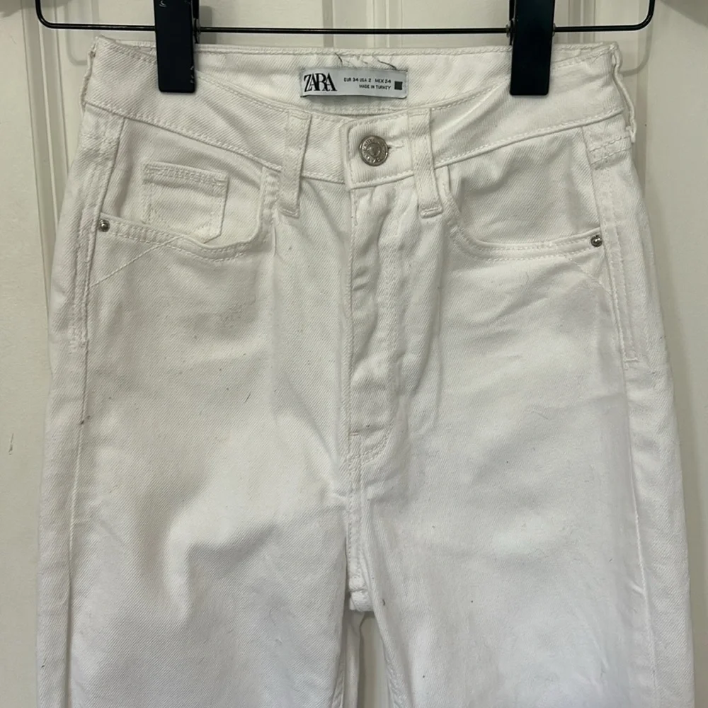Zara White Straight Leg Jeans size 2 inseam 31“